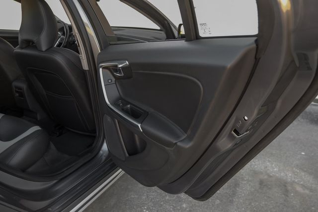 2016 Volvo S60 Cross Country T5 Platinum Tech Pkg Adaptive Cruise Heated Seats 2016 Volvo S60 Cross Country T5 Platinum Tech Pkg Adaptive Cruise Heated Seats