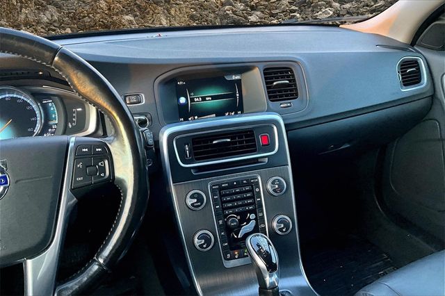 2016 Volvo V60 Cross Country T5