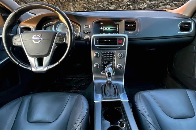 2016 Volvo V60 Cross Country T5