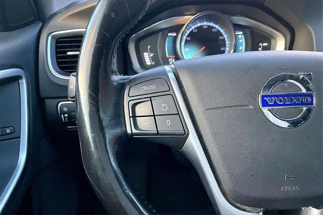 2016 Volvo V60 Cross Country T5