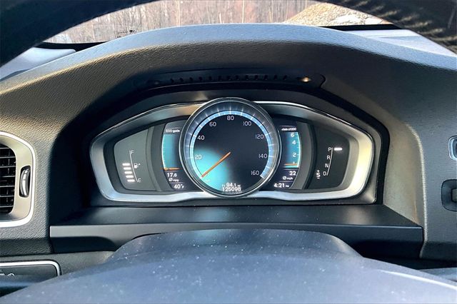 2016 Volvo V60 Cross Country T5