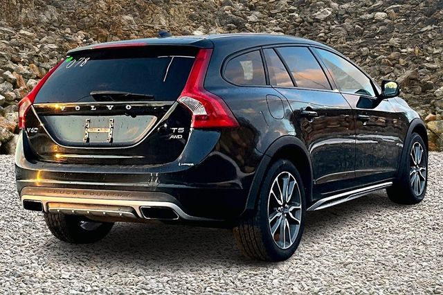 2016 Volvo V60 Cross Country T5