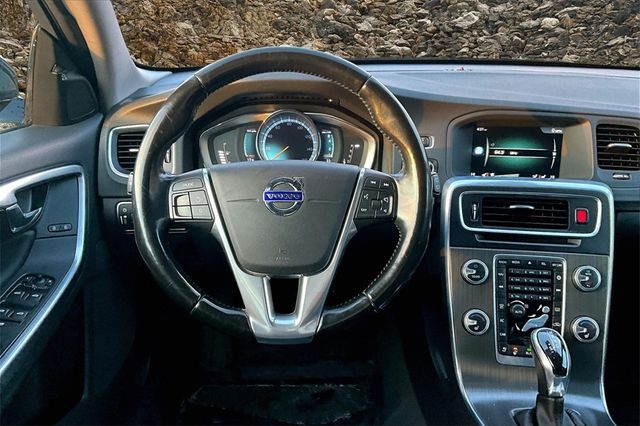 2016 Volvo V60 Cross Country T5