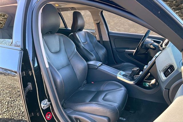 2016 Volvo V60 Cross Country T5