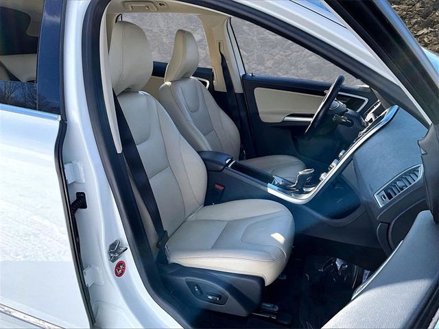 2016 Volvo XC60 T6 Drive-E