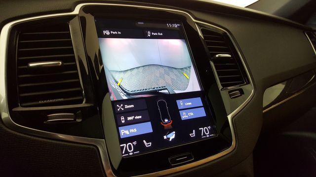 2016 Volvo XC90 T6 Momentum | Carrollton, TX | Legend Motorcars of Carrollton