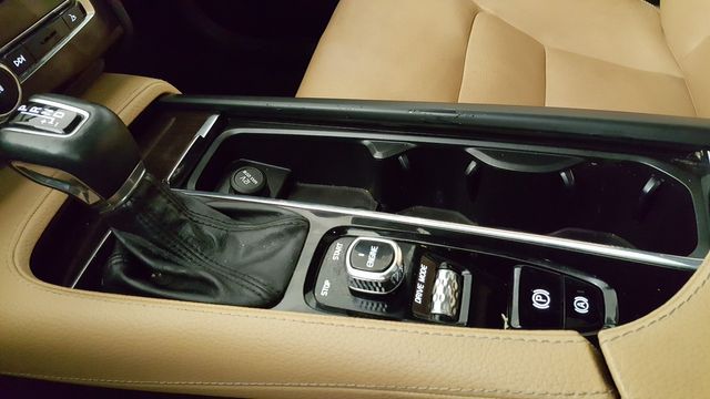 2016 Volvo XC90 T6 Momentum | Carrollton, TX | Legend Motorcars of Carrollton 2016 Volvo XC90 T6 Momentum | Carrollton, TX | Legend Motorcars of Carrollton