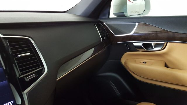 2016 Volvo XC90 T6 Momentum | Carrollton, TX | Legend Motorcars of Carrollton