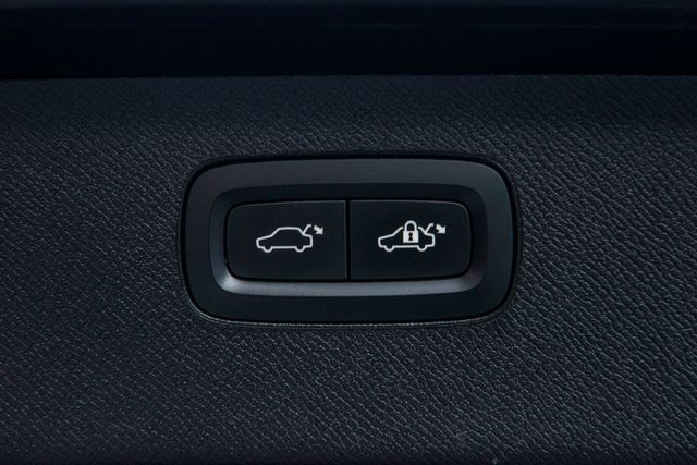 2016 Volvo XC90 T6 Momentum | Van Nuys, CA | Stellar Auto INC.