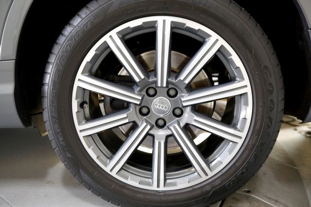 2017 Audi Q7 3.0T quattro Prestige | Burbank, California | MDK International