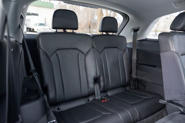 2017 Audi Q7 3.0T quattro Premium Plus w/ AWD & Heated Seats 2017 Audi Q7 3.0T quattro Premium Plus w/ AWD & Heated Seats