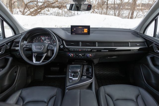 2017 Audi Q7 3.0T quattro Premium Plus w/ AWD & Heated Seats 2017 Audi Q7 3.0T quattro Premium Plus w/ AWD & Heated Seats