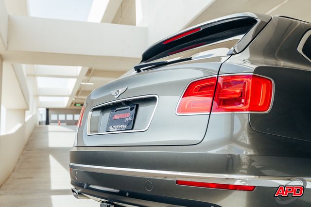 2017 Bentley Bentayga W12 Rear Seat Pkg 2017 Bentley Bentayga W12 Rear Seat Pkg