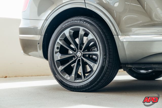 2017 Bentley Bentayga W12 Rear Seat Pkg 2017 Bentley Bentayga W12 Rear Seat Pkg