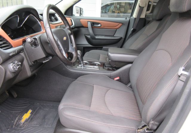 2017 Chevrolet Traverse LT | south houston, TX | Carnes Motor Company 2017 Chevrolet Traverse LT | south houston, TX | Carnes Motor Company