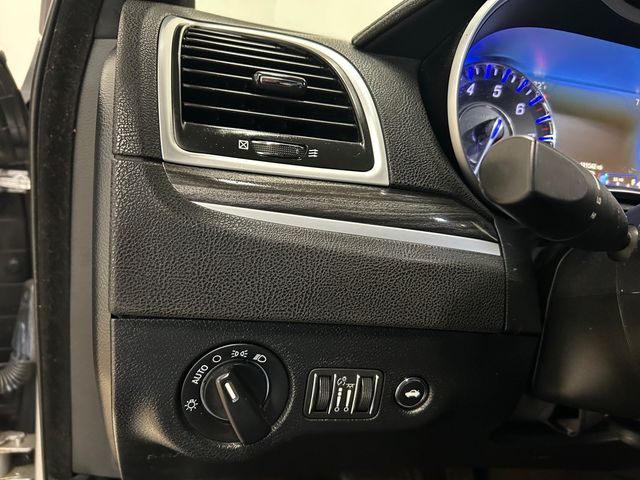 2017 Chrysler 300 Limited