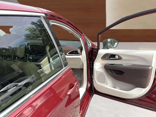 2017 Chrysler Pacifica Touring | Alpharetta, GA | Star Motors 2017 Chrysler Pacifica Touring | Alpharetta, GA | Star Motors