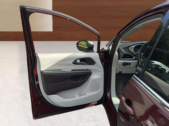 2017 Chrysler Pacifica Touring | Alpharetta, GA | Star Motors 2017 Chrysler Pacifica Touring | Alpharetta, GA | Star Motors