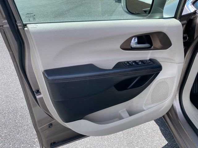 2017 Chrysler Pacifica Touring-L | Ephrata, PA | Pine Tree Motors