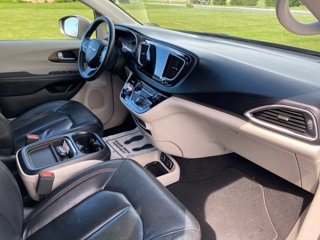2017 Chrysler Pacifica Touring-L | Ephrata, PA | Pine Tree Motors