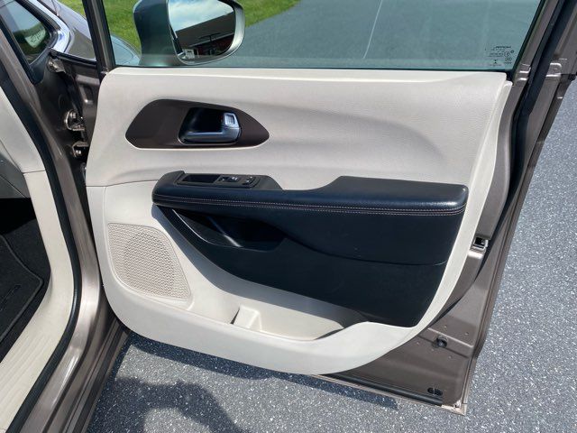 2017 Chrysler Pacifica Touring-L | Ephrata, PA | Pine Tree Motors 2017 Chrysler Pacifica Touring-L | Ephrata, PA | Pine Tree Motors