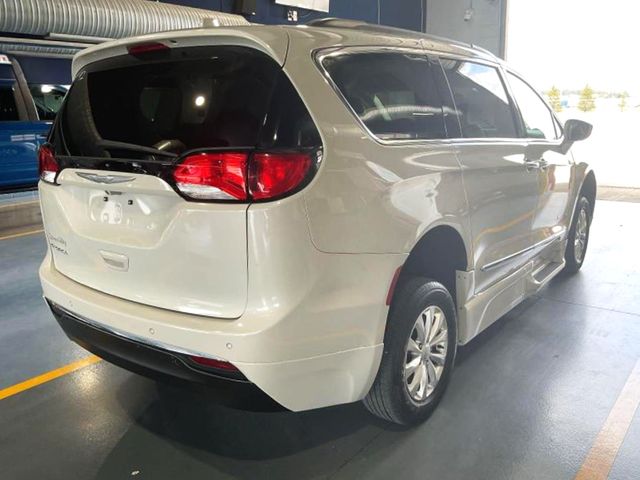 2017 Chrysler Pacifica Touring-L Braun Ability Mobility Van | Granite City, Illinois | MasterCars Company Inc. 2017 Chrysler Pacifica Touring-L Braun Ability Mobility Van | Granite City, Illinois | MasterCars Company Inc.
