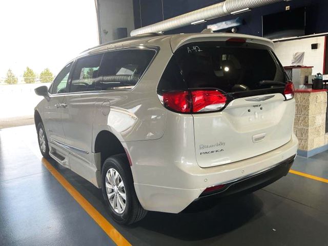 2017 Chrysler Pacifica Touring-L Braun Ability Mobility Van | Granite City, Illinois | MasterCars Company Inc.