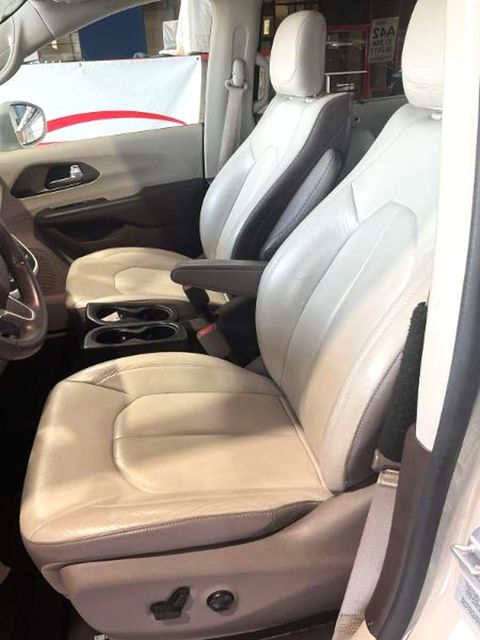 2017 Chrysler Pacifica Touring-L Braun Ability Mobility Van | Granite City, Illinois | MasterCars Company Inc. 2017 Chrysler Pacifica Touring-L Braun Ability Mobility Van | Granite City, Illinois | MasterCars Company Inc.