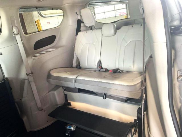 2017 Chrysler Pacifica Touring-L Braun Ability Mobility Van | Granite City, Illinois | MasterCars Company Inc.