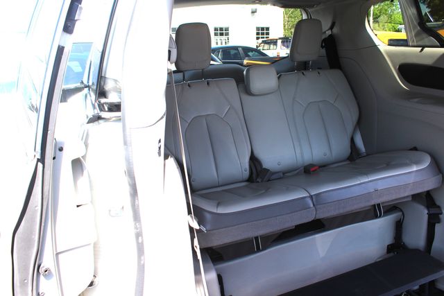2017 Chrysler Pacifica Touring-L Braun Ability Mobility Van | Granite City, Illinois | MasterCars Company Inc.