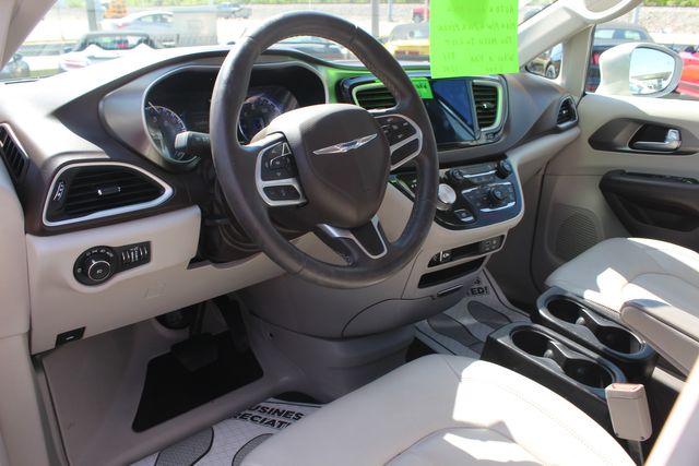 2017 Chrysler Pacifica Touring-L Braun Ability Mobility Van | Granite City, Illinois | MasterCars Company Inc.