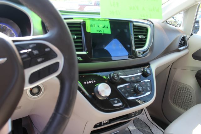 2017 Chrysler Pacifica Touring-L Braun Ability Mobility Van | Granite City, Illinois | MasterCars Company Inc. 2017 Chrysler Pacifica Touring-L Braun Ability Mobility Van | Granite City, Illinois | MasterCars Company Inc.
