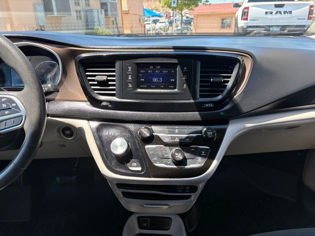 2017 Chrysler Pacifica LX 2017 Chrysler Pacifica LX