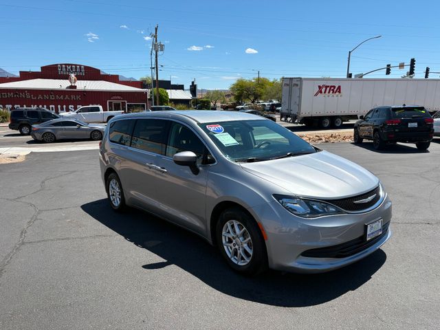 2017 Chrysler Pacifica LX 2017 Chrysler Pacifica LX