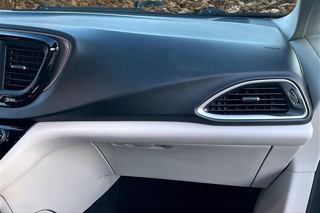 2017 Chrysler Pacifica LX