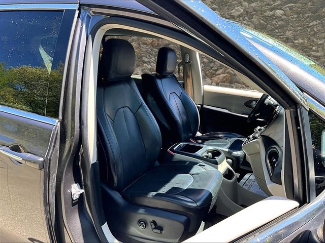 2017 Chrysler Pacifica Touring-L Plus