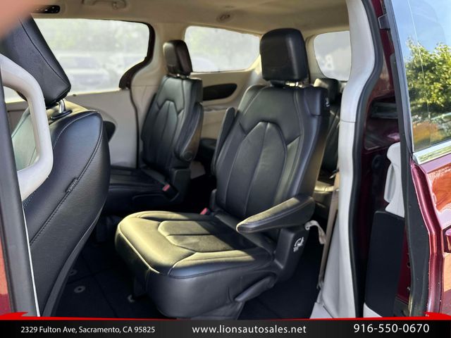 2017 Chrysler Pacifica Touring-L