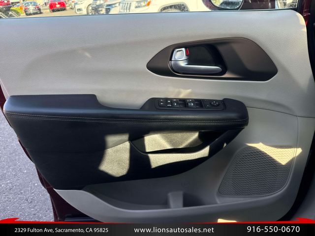 2017 Chrysler Pacifica Touring-L