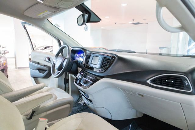 2017 Chrysler Pacifica Touring 3rd row
