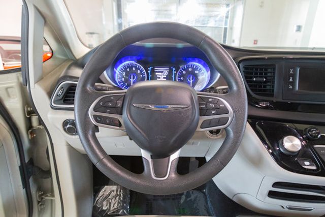 2017 Chrysler Pacifica Touring 3rd row