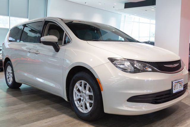 2017 Chrysler Pacifica Touring 3rd row