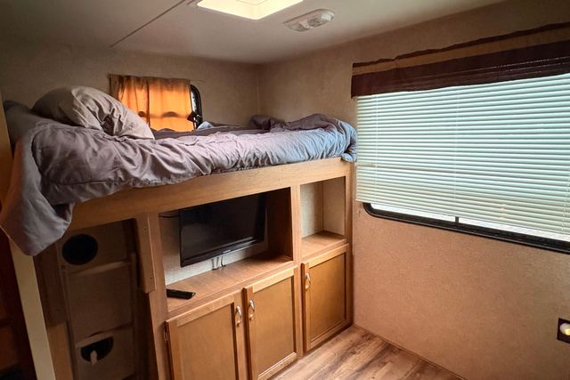 2017 Coachmen Catalina Legacy Edition | Roscoe, IL | Autoland Outlets