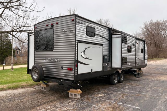 2017 Coachmen Catalina Legacy Edition | Roscoe, IL | Autoland Outlets 2017 Coachmen Catalina Legacy Edition | Roscoe, IL | Autoland Outlets