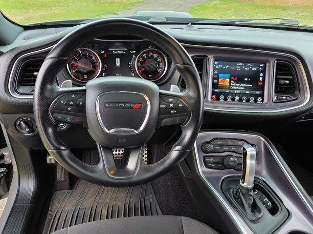 2017 Dodge Challenger R/T Shaker