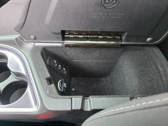 2017 Dodge Challenger R/T Shaker