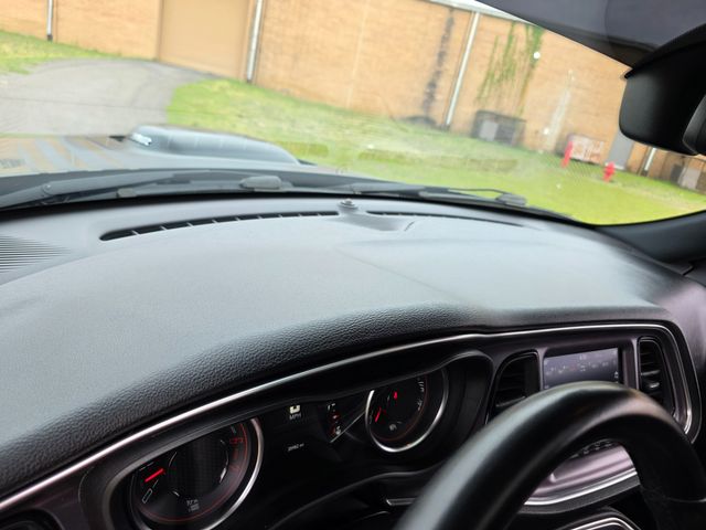 2017 Dodge Challenger R/T Shaker