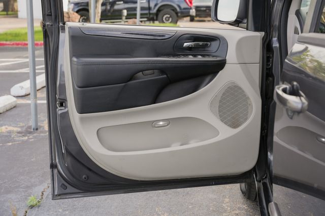 2017 Dodge Grand Caravan SE 7-PASSENGER / CLEAN CARFAX / REAR DVD | Austin, TX | Rocky Mountain Truck Stop Austin