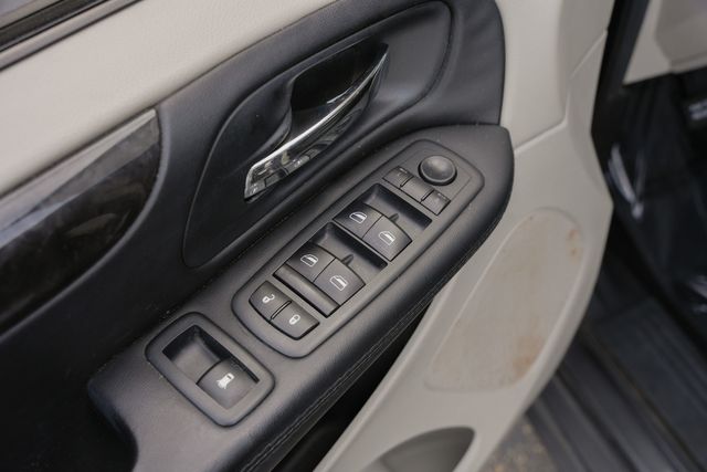 2017 Dodge Grand Caravan SE 7-PASSENGER / CLEAN CARFAX / REAR DVD | Austin, TX | Rocky Mountain Truck Stop Austin