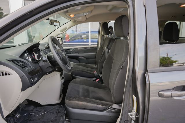 2017 Dodge Grand Caravan SE 7-PASSENGER / CLEAN CARFAX / REAR DVD | Austin, TX | Rocky Mountain Truck Stop Austin