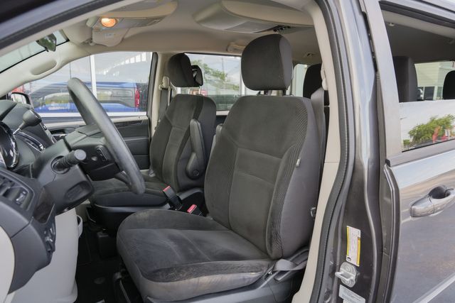 2017 Dodge Grand Caravan SE 7-PASSENGER / CLEAN CARFAX / REAR DVD | Austin, TX | Rocky Mountain Truck Stop Austin